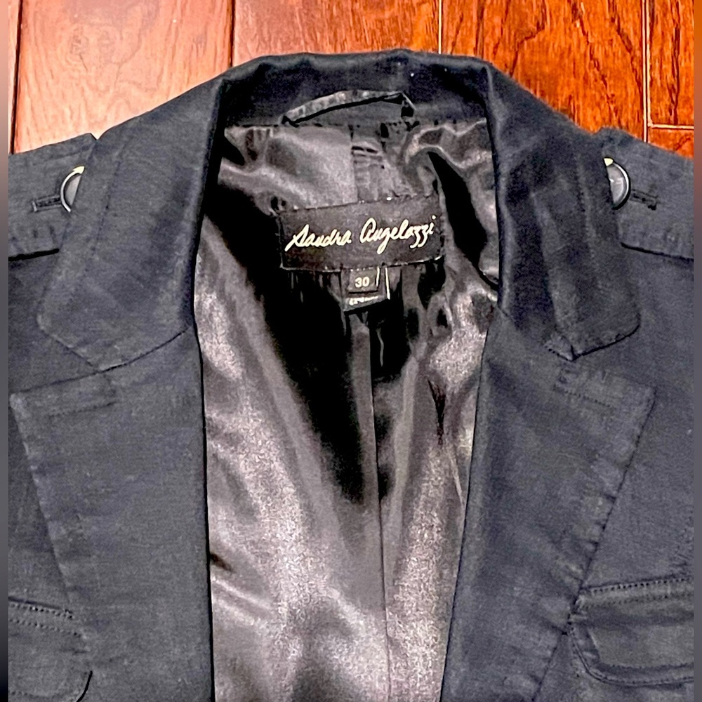 Sandra Angelozzi 2 piece fitted black linen blazer and pencil skirt suit set. - Picture 2 of 7